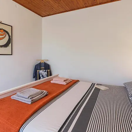 Stunning In With 2 Bedrooms And Wifi *